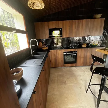 Lily Bay Baie De Santa Giulia-porto Vecchio *